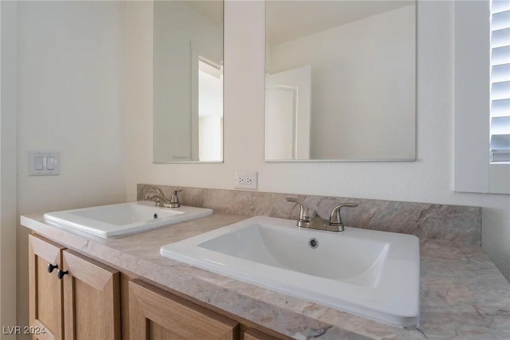 6250 Yellowstone, Las Vegas, NV 89156
