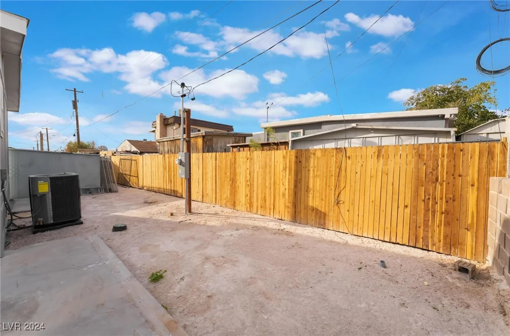 6250 Yellowstone, Las Vegas, NV 89156