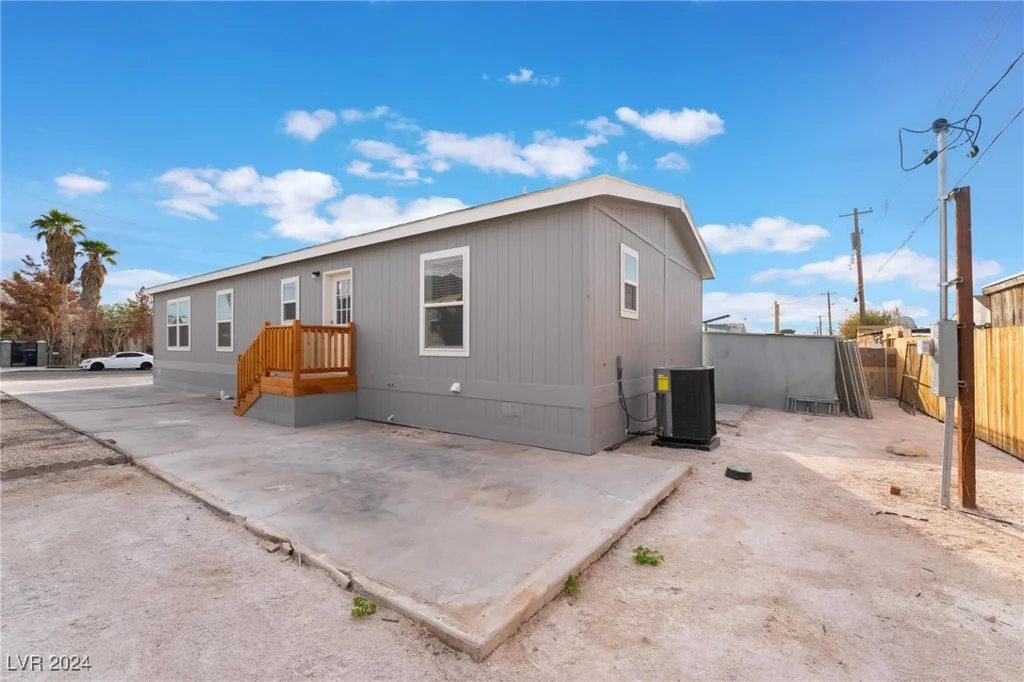 6250 Yellowstone, Las Vegas, NV 89156