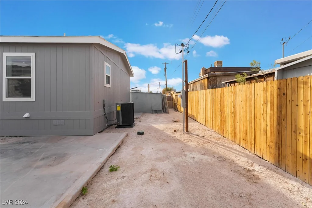 6250 Yellowstone, Las Vegas, NV 89156