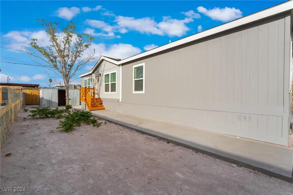 6250 Yellowstone, Las Vegas, NV 89156