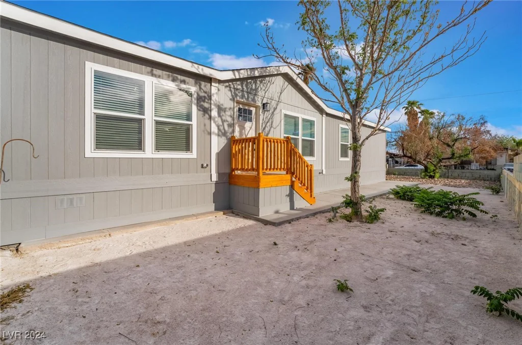 6250 Yellowstone, Las Vegas, NV 89156