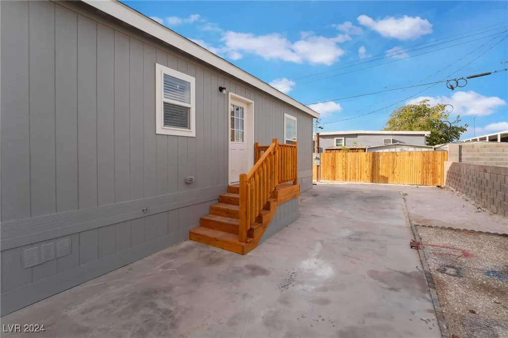 6250 Yellowstone, Las Vegas, NV 89156