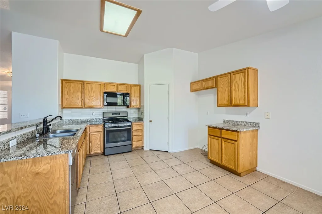 902 Noche De Paz, Henderson, NV 89015
