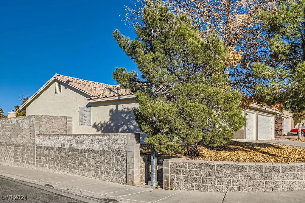 902 Noche De Paz, Henderson, NV 89015