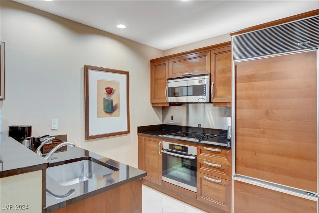 125 Harmon, Las Vegas, NV 89109