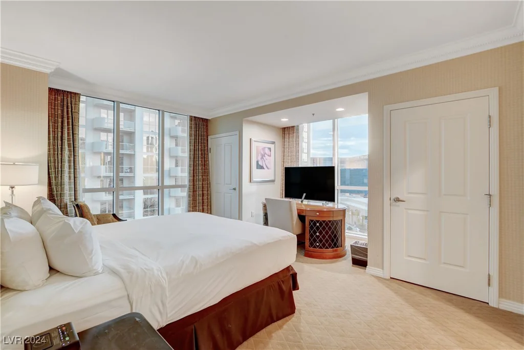 125 Harmon, Las Vegas, NV 89109