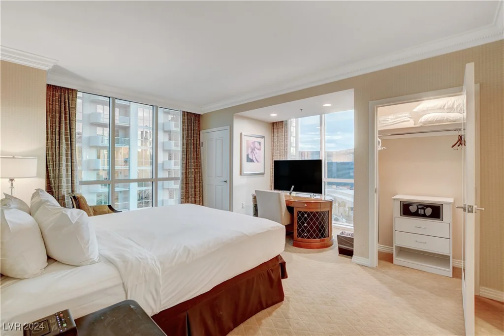 125 Harmon, Las Vegas, NV 89109