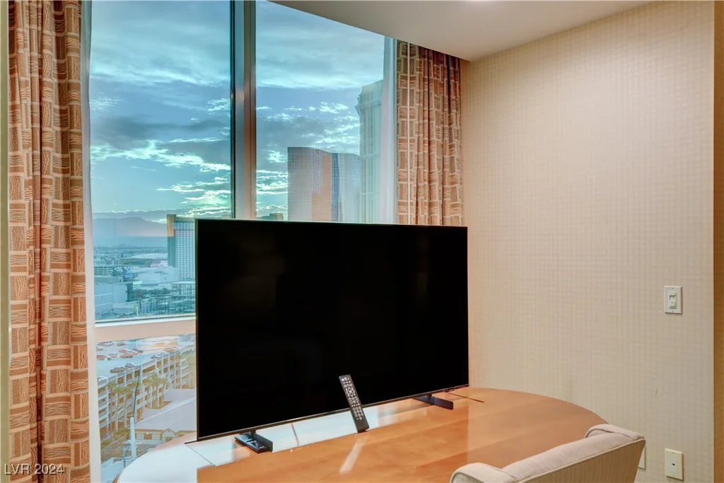 125 Harmon, Las Vegas, NV 89109