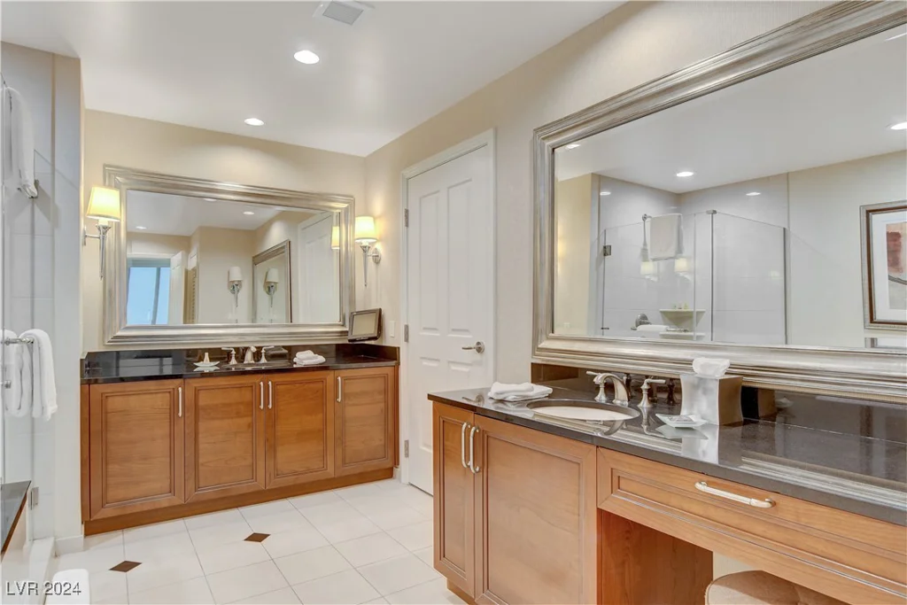 125 Harmon, Las Vegas, NV 89109