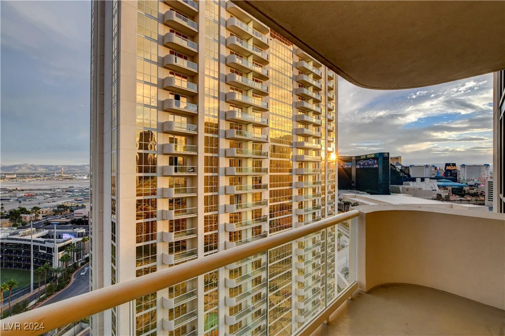 125 Harmon, Las Vegas, NV 89109