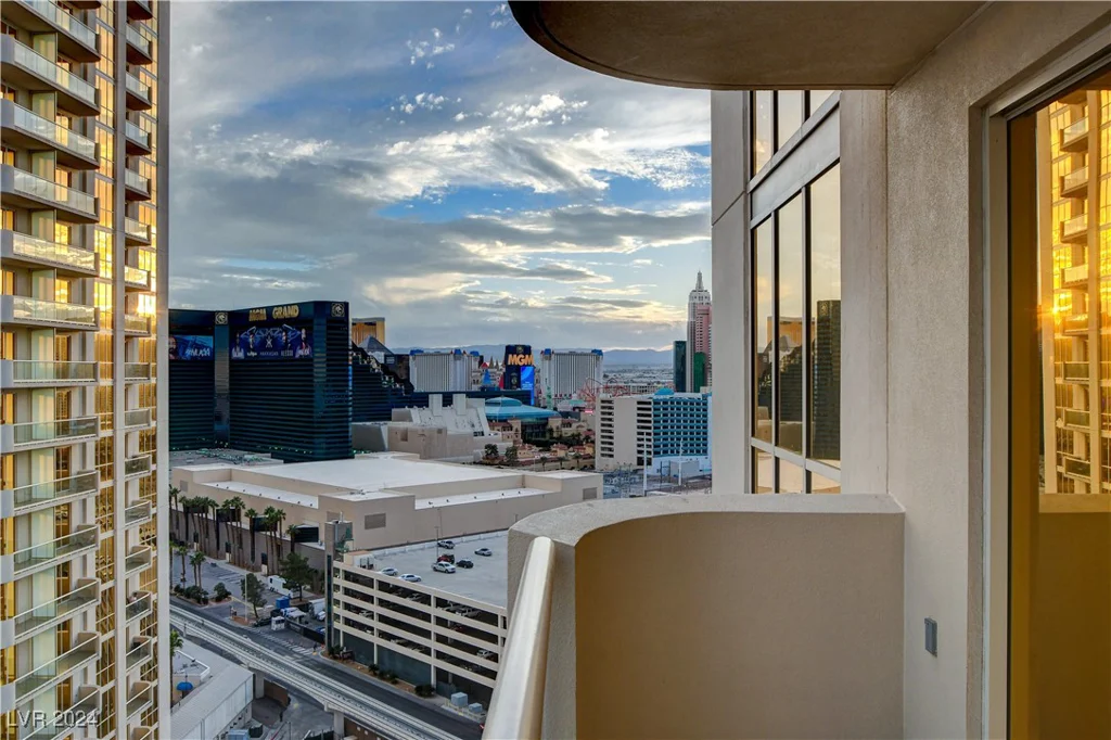 125 Harmon, Las Vegas, NV 89109