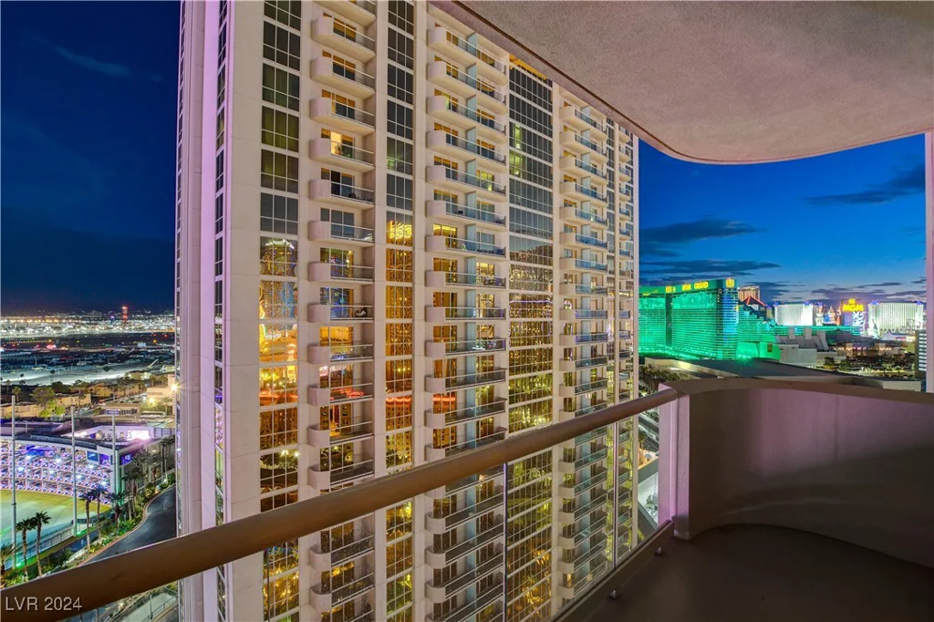 125 Harmon, Las Vegas, NV 89109