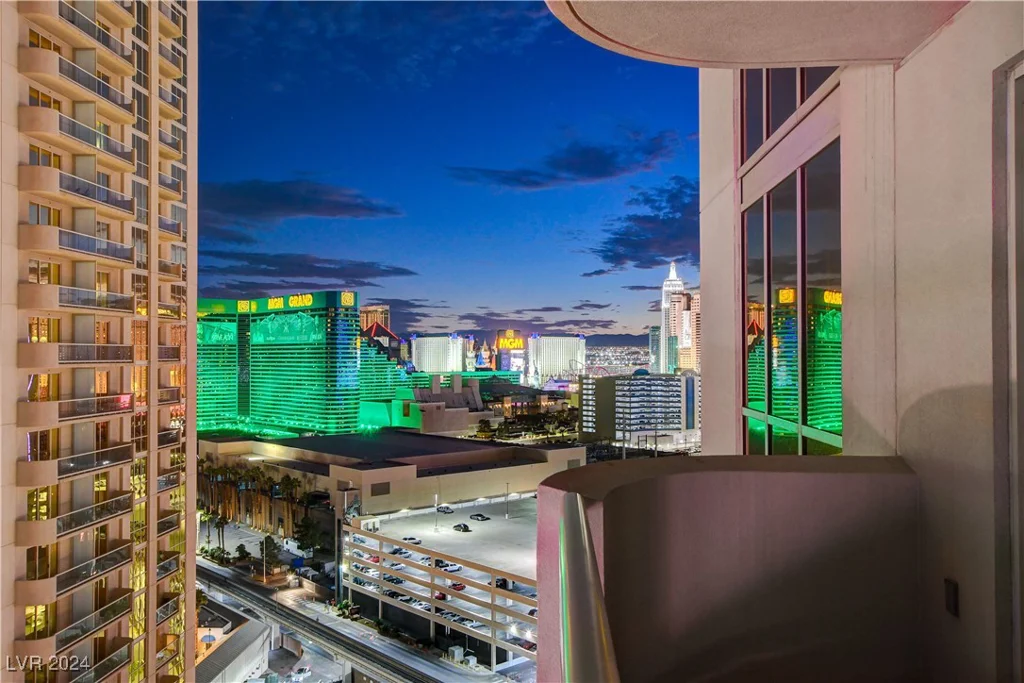 125 Harmon, Las Vegas, NV 89109