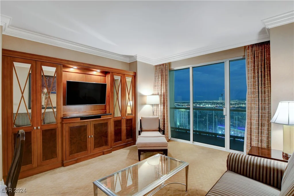 125 Harmon, Las Vegas, NV 89109