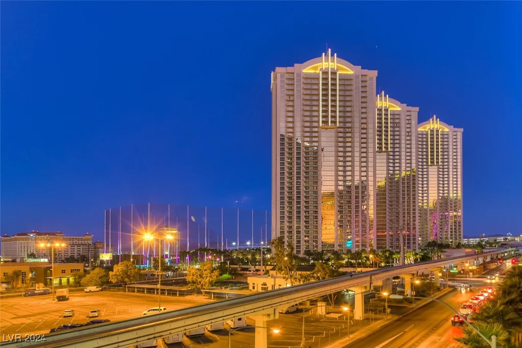 125 Harmon, Las Vegas, NV 89109