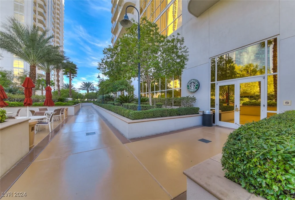 125 Harmon, Las Vegas, NV 89109