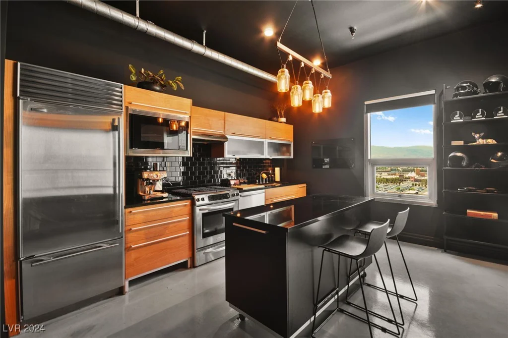 200 Hoover, Las Vegas, NV 89101