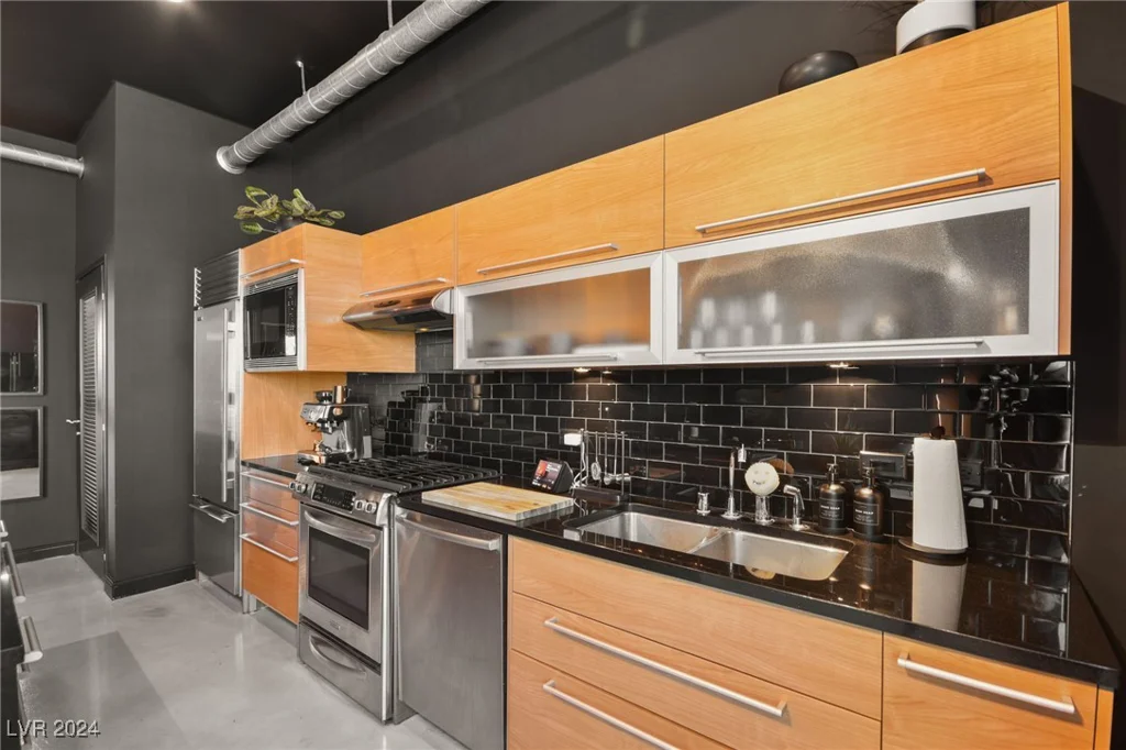 200 Hoover, Las Vegas, NV 89101
