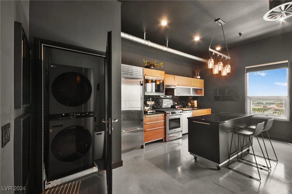 200 Hoover, Las Vegas, NV 89101