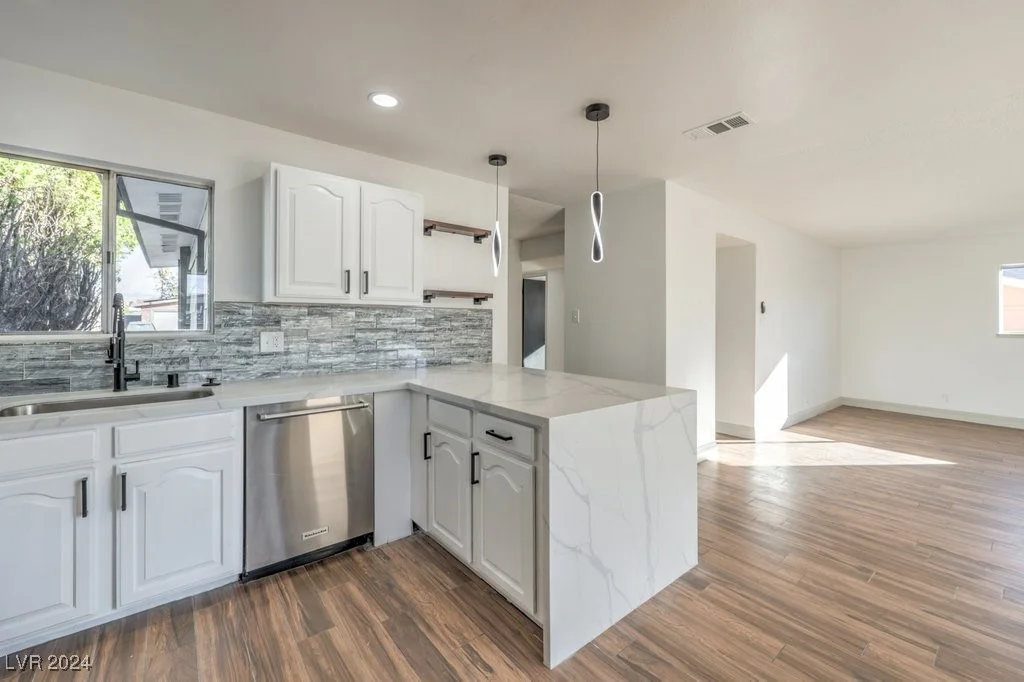6509 Dinning, Las Vegas, NV 89107