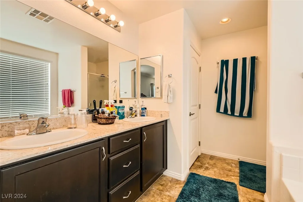 5662 Point Loma, Las Vegas, NV 89122