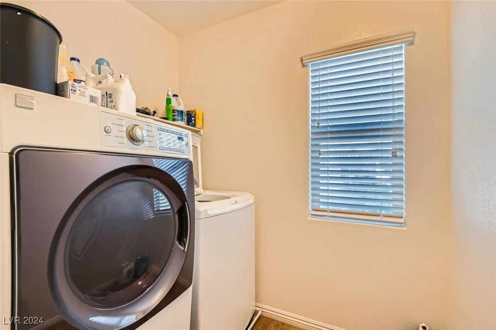5662 Point Loma, Las Vegas, NV 89122