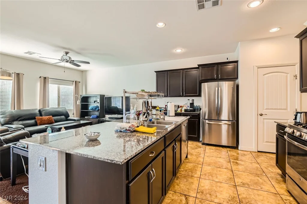 5662 Point Loma, Las Vegas, NV 89122