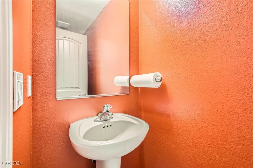5662 Point Loma, Las Vegas, NV 89122