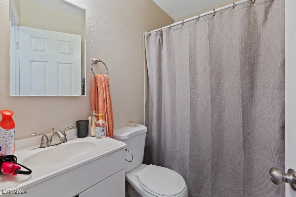4722 Thunderbolt, Las Vegas, NV 89115