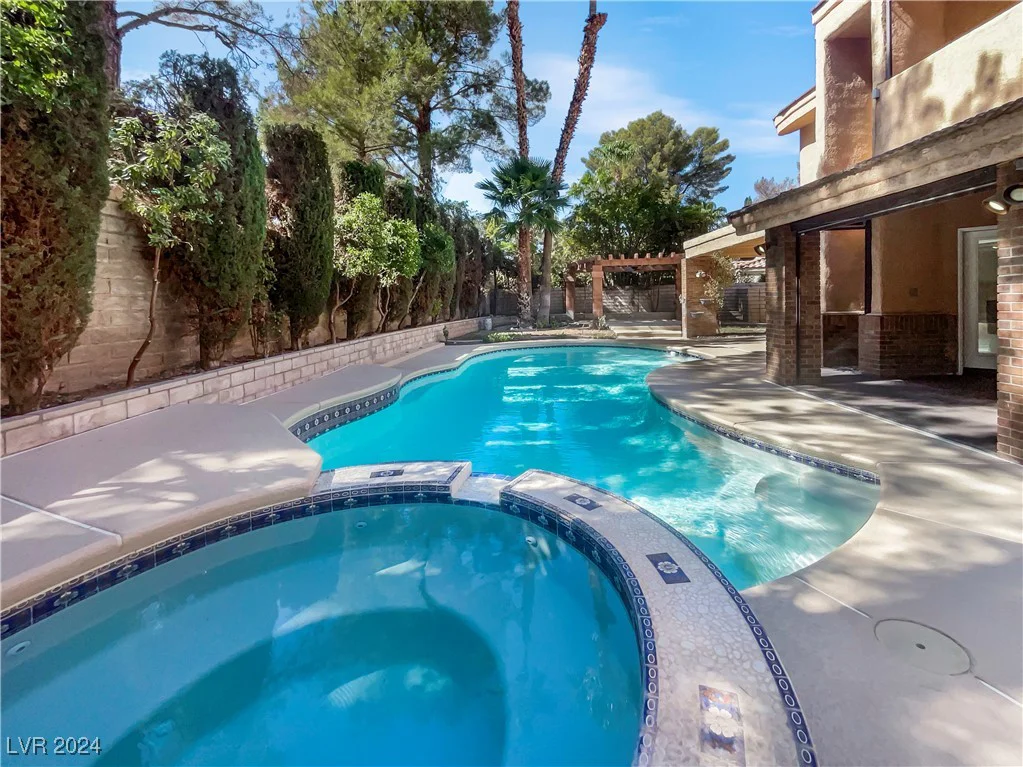17 Hummingbird, Henderson, NV 89014