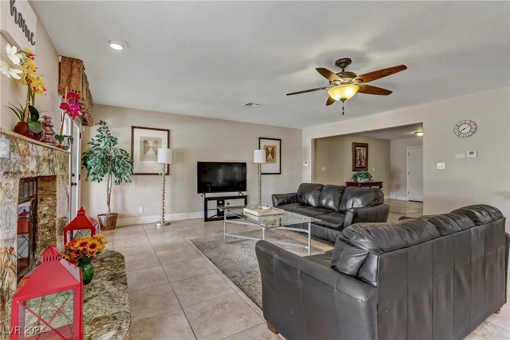 7045 Eldora, Las Vegas, NV 89117
