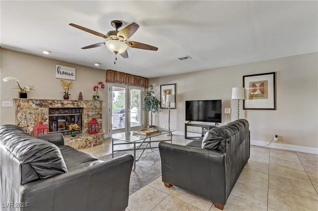 7045 Eldora, Las Vegas, NV 89117
