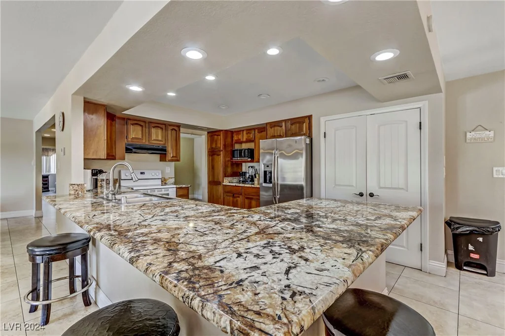 7045 Eldora, Las Vegas, NV 89117