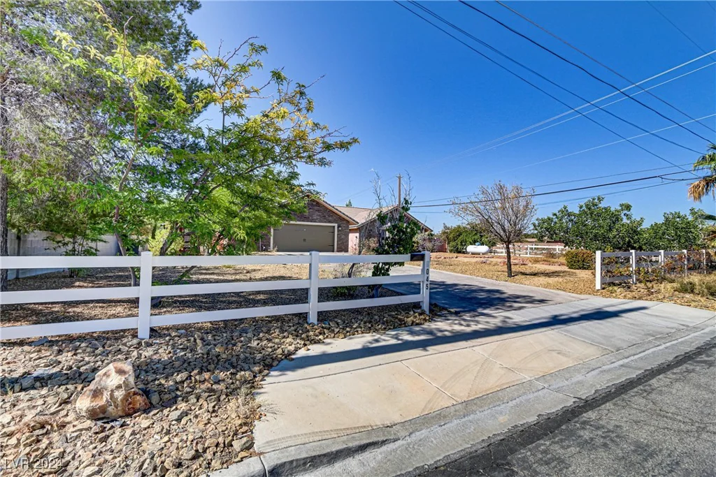 7045 Eldora, Las Vegas, NV 89117