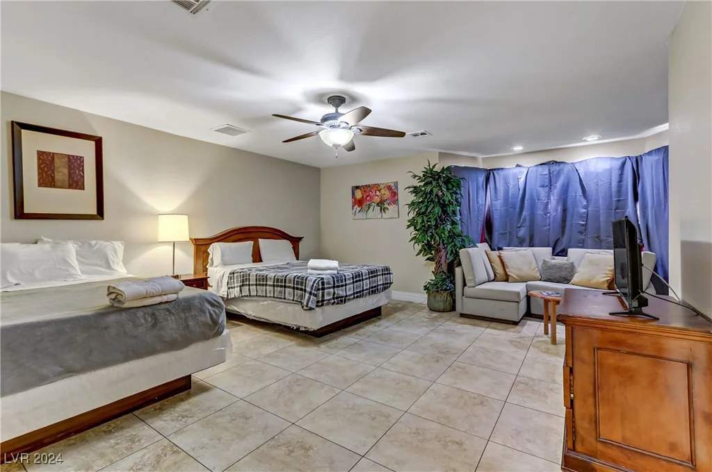 7045 Eldora, Las Vegas, NV 89117