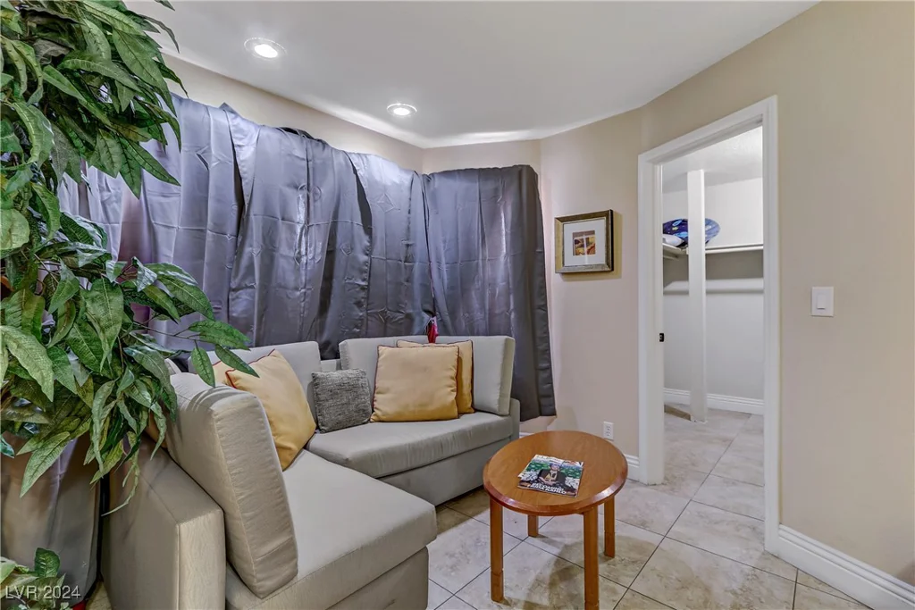 7045 Eldora, Las Vegas, NV 89117