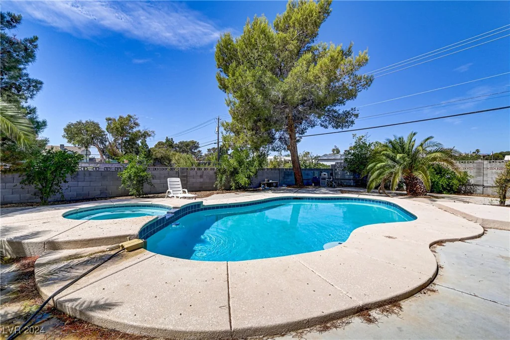 7045 Eldora, Las Vegas, NV 89117