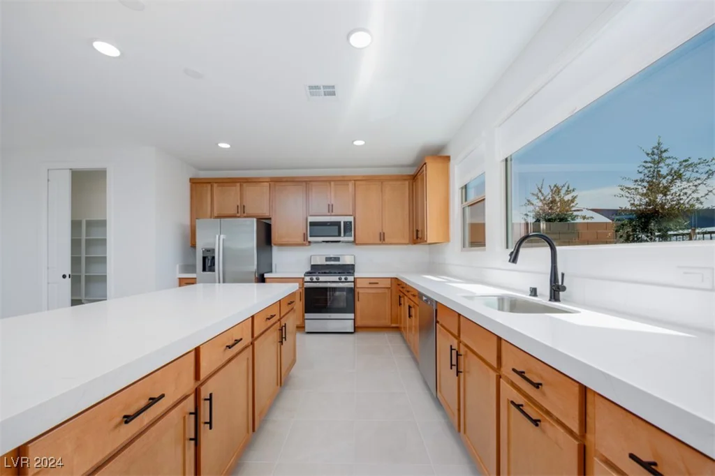 6914 Pacific Robin, North Las Vegas, NV 89084