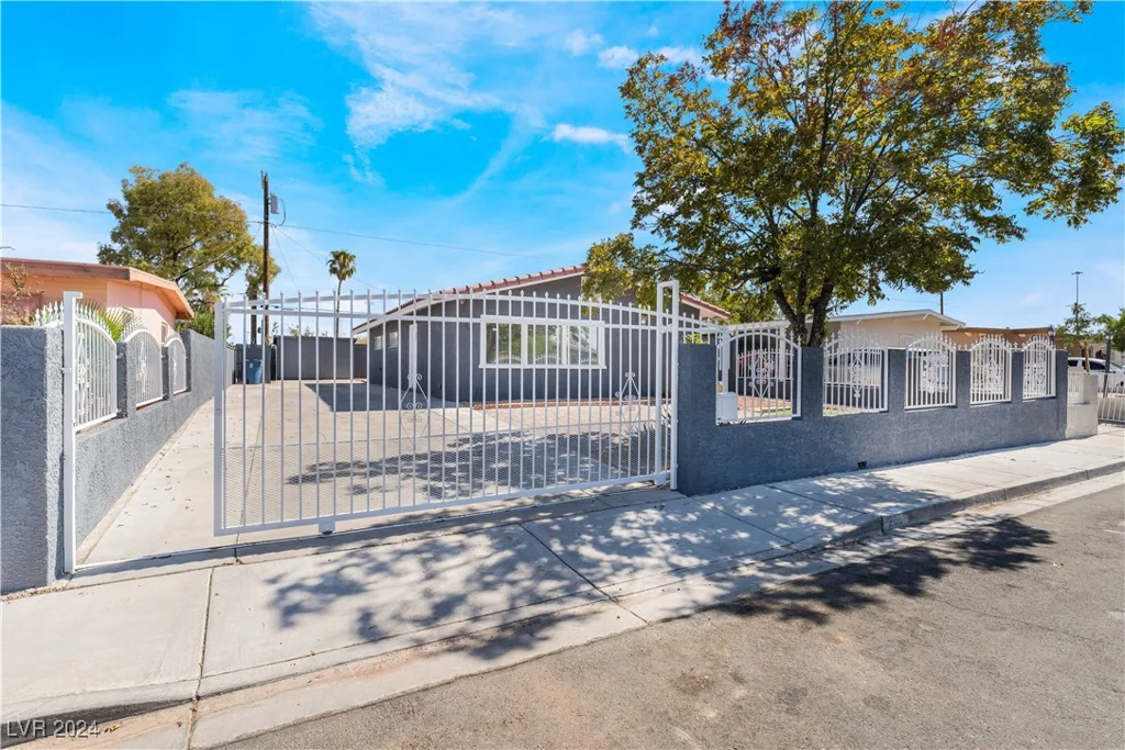 200 Princeton, Las Vegas, NV 89107