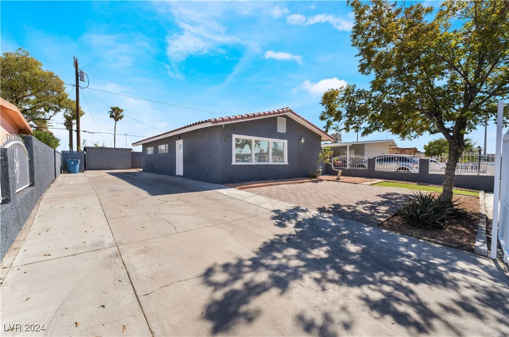 200 Princeton, Las Vegas, NV 89107