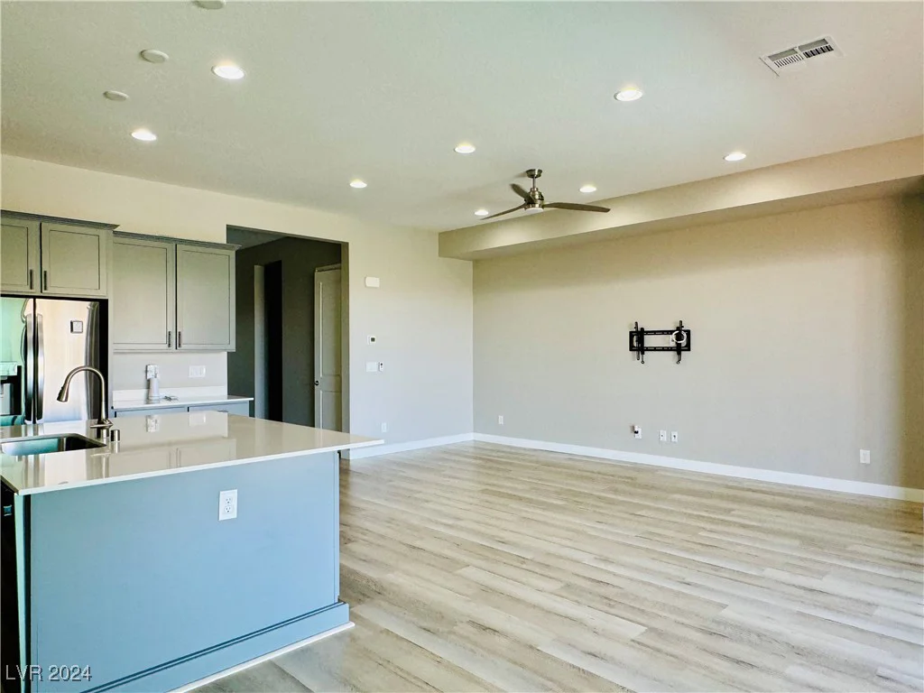 12592 Point Sierra, Las Vegas, NV 89138
