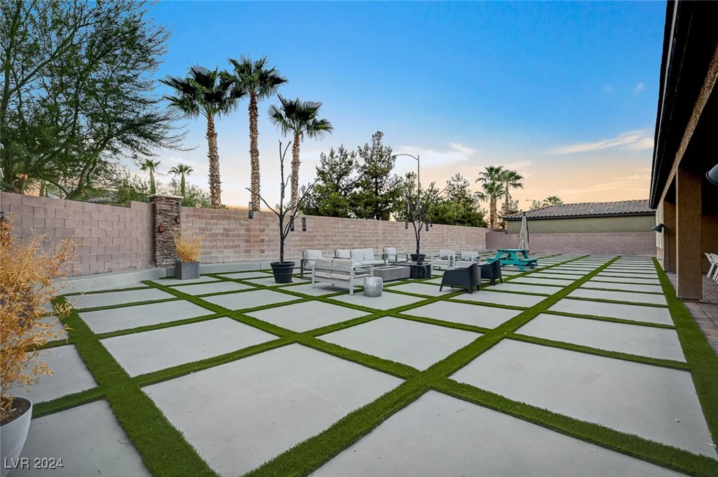 7083 Arabian Ridge, Las Vegas, NV 89131