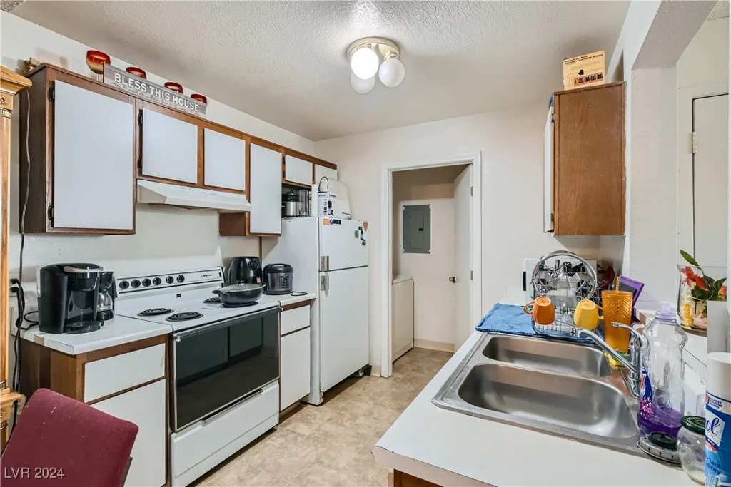 221 Mission Catalina, Las Vegas, NV 89107