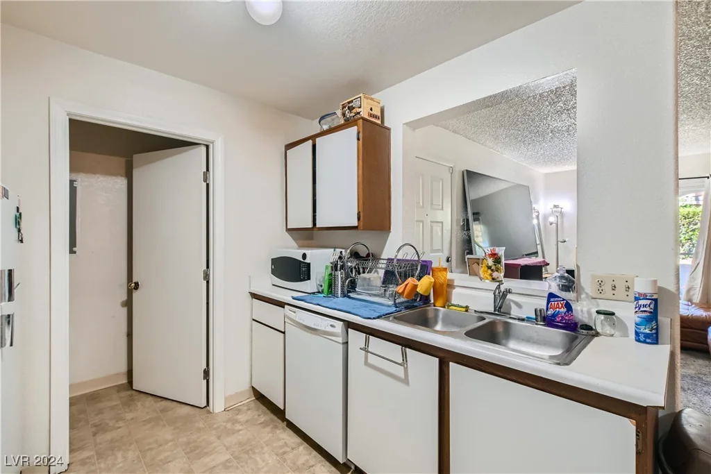221 Mission Catalina, Las Vegas, NV 89107