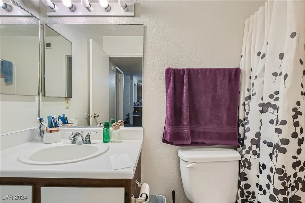 221 Mission Catalina, Las Vegas, NV 89107