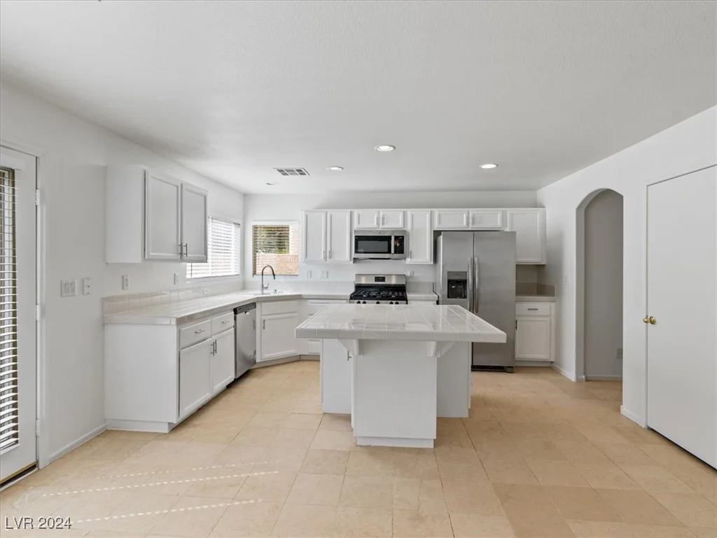 927 Sterling Thorn, Las Vegas, NV 89183
