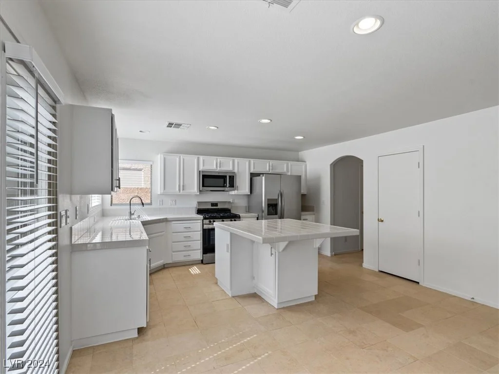 927 Sterling Thorn, Las Vegas, NV 89183