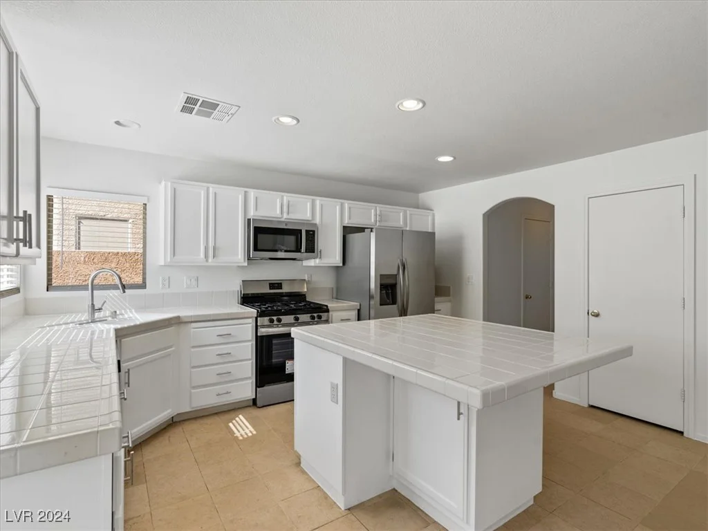 927 Sterling Thorn, Las Vegas, NV 89183