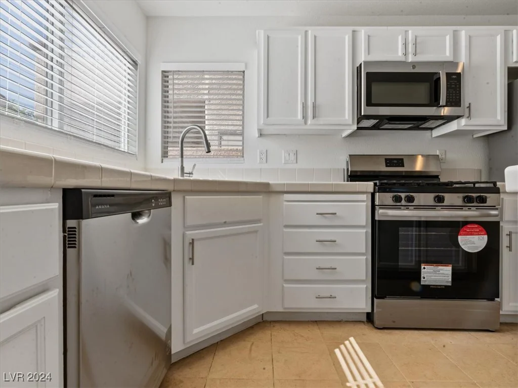 927 Sterling Thorn, Las Vegas, NV 89183